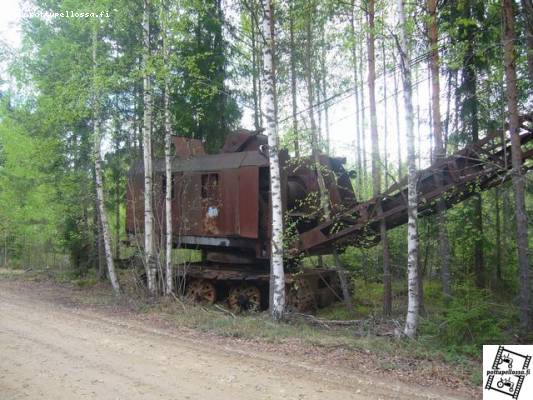 Demag
Tuli läydettyä toullainenkin "aarre". Ehkä on muutaman vuoden seisonut samalla paikalla.
Avainsanat: vaijerikone