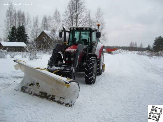 MF6460 ja vama
auraus keikka tehty
