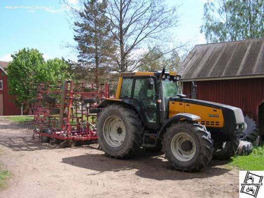 vatra 8400 ja potila 540 joka on levitetty 6,2m ja jatkettu 5 riviseksi
Avainsanat: valtra