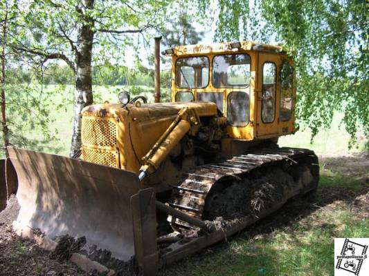 cat d6 vuosimalli on 50-luvun alkupuolelta  kone on kerran uudelleen maalattu
cat d6
Avainsanat: cat d6