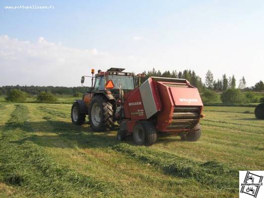 Paalauskalustoa
Valmet 8050 ja welger rp 200 master
Avainsanat: valmet welger