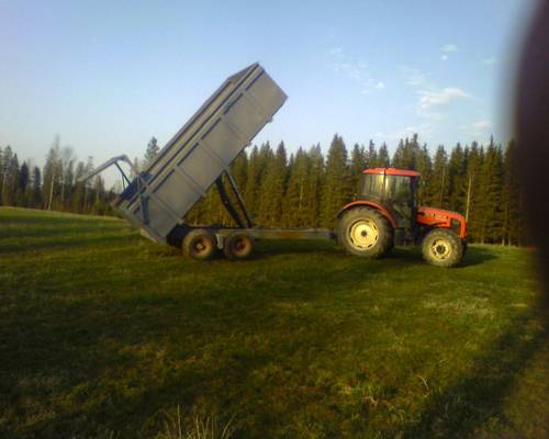 zetor 7341 ja weckman  
kärryä maalaltu ja tehty hydraulinen pelälauta
Avainsanat: zetor weckman