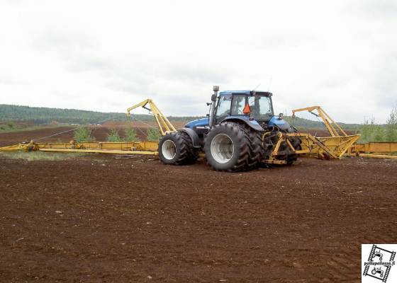 TM 150
Temmi viivottimes
Avainsanat: New Holland TM 150 viivotin