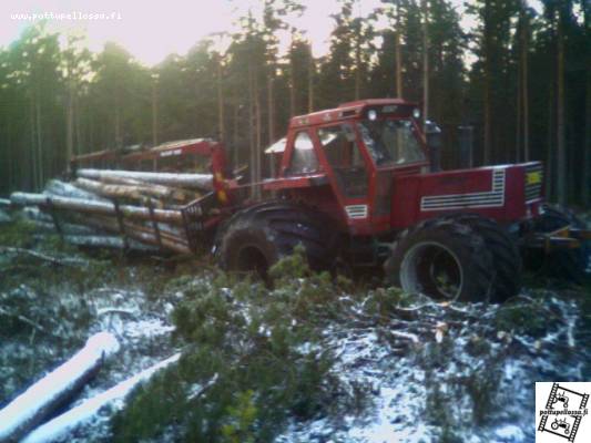 fiat 1180 + mehtäkärry
Pehemosta oli nevapuiden ajossa.
Avainsanat: fiat