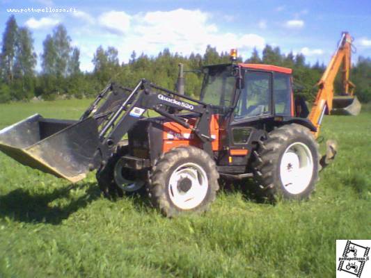 Valmet 665
Valmet 665 ja takapainona Esa 2000.
