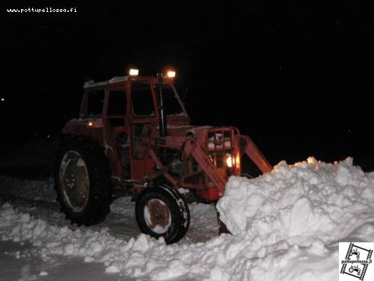 165
pelto-auto rataa auraamassa
Avainsanat: mf