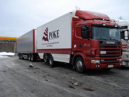 Poken Scania 124L
Pohjoisen Keski-Suomen Oppimiskeskuksen Logistiikkapuolen Scania 124L.
Avainsanat: Poke Scania 124L Shell Hirvaskangas 8