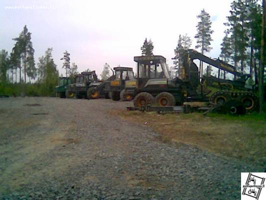 ponsse s10 caribou ja pari muuta...
pontukset huoltoon menossa ja tais siellä olla yx timberiki
Avainsanat: Ponsse S10 Caribou