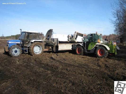 482 & kärryt , Claas Targo K50 purkaa
Päästiin vain perille asti,vaikka kärry aika syvälle painuikin. 
Avainsanat: leyland 482 targo claas