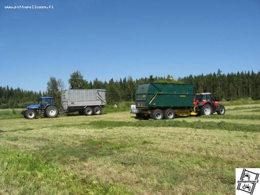 Vario Ferkku & Multiva + Hollannikas & Karko
Multiva 210 r Kontti + Karko ja kuorman tekee New Holland DX 48
Avainsanat: Silppuri