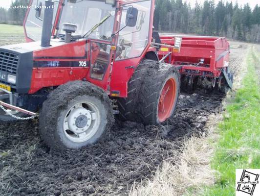 Valmet 705
Ei ole syvällä, mutta pito loppui niin ei auta.
