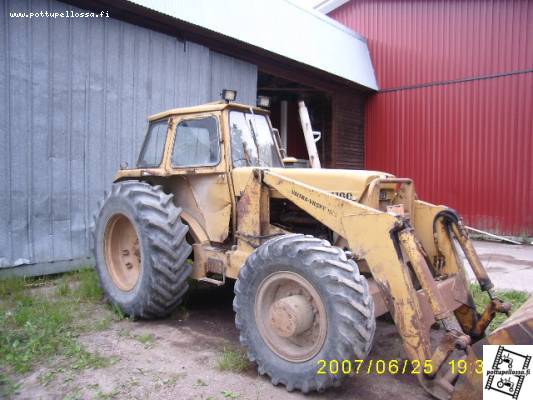 valmet 1100 4wd ja vilske 1800
tämmöstä ihmettelin eilen yhden talon pihassa. vanha suokone. 
Avainsanat: valmet 1100 4wd