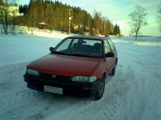 Toyota corolla FX
Tossa olisi nytten projekti. Tarkoitus olisi pistää ruisku 1,6 ja pari hevosvoimaa  lisää.......Ei kuiteskaan likaa kun on etuveto niin eihän siit voi otta niitä heppoja irti
Avainsanat: Toyota Corolla FX