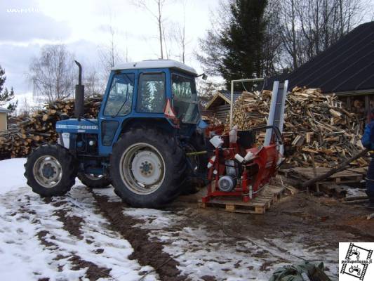 Ford 5610Turbo ja Palax 600 combi
kyllä sitä tollasellaki syntyy pilkettä!
Avainsanat: ford palax