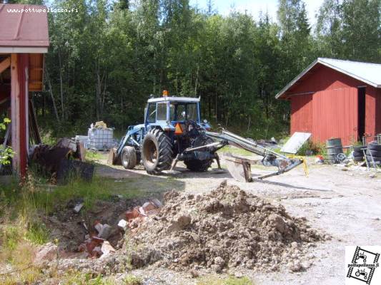 leukku 253+vilske ja kaivuri.
Avainsanat: leukku