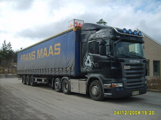 Hemiwayn Scania R480
Hemiwayn Scania R480 puoliperävaunuyhdistelmä.
Avainsanat: Hemiway Scania R480 Shell Hirvaskangas
