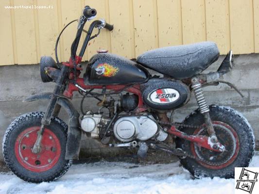 Honda z50j
Siinäpä huippu ajovehe 
