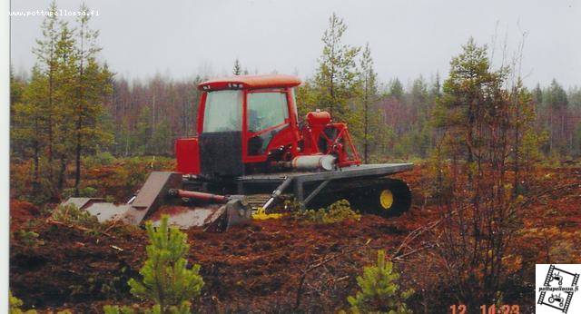 Jyrsin.
T-valmetin koppi,moottori 700hv cummins.
