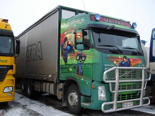 Kuljetusliike H Kleimolan Volvo FH440
Kuljetusliike H Kleimola Oy:n Volvo FH440 "Superman" täysperävaunuyhdistelmä.
Avainsanat: Kleimola Volvo FH440 Superman ABC Hirvaskangas