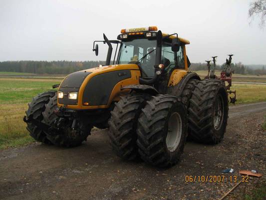 Valtra T170 ja kultivaattori
Kultivoomasta tulos Syksyllä.
