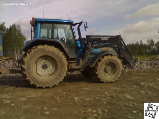 Valtra T190 + Q980
Kiviläjällä
Avainsanat: Valtra T190