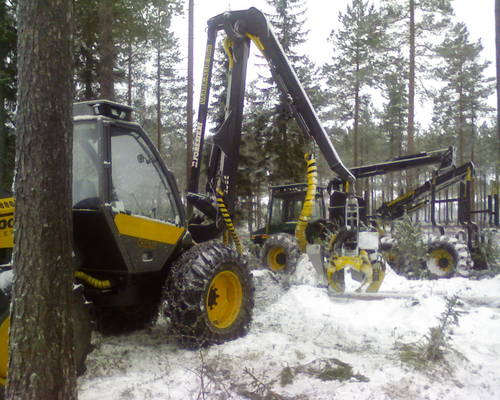 sampo 1046 ja lokomo 910
koneet mettäs piilos
Avainsanat: sampo