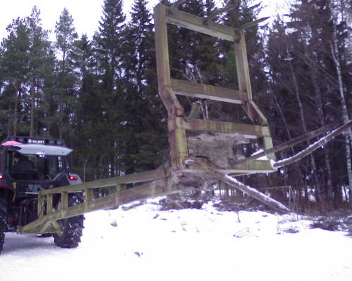 valmet 6400
latohanko oli maalajän alla, män piikit solmuun
Avainsanat: 6400