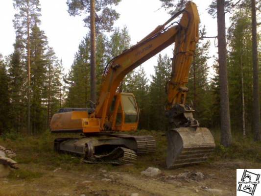 Hyundai 210lc Robex
Telasulukeiset yllätti heti. Tää on melekeen maanantaipäivän kone, joskus sille tuntuu
