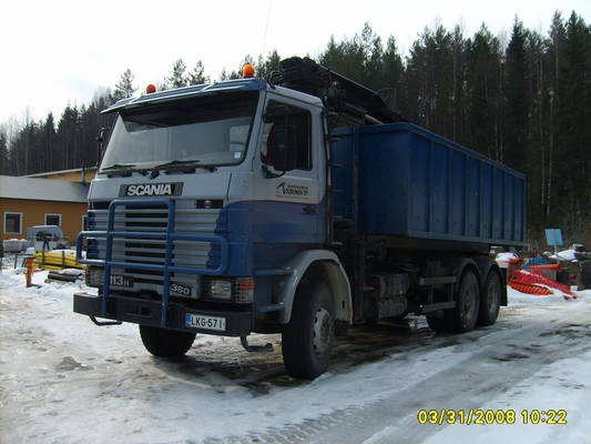 Maanrakennus Tourusen Scania 113
Maanrakennus Tourunen Oy:n nosturilla varustettu Scania 113.
Avainsanat: Tourunen Scania 113