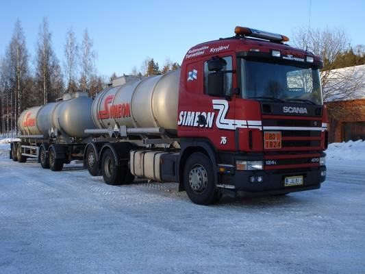 Kuljetusliike Turvetiimin Scania 124
Simeonin ajossa oleva Kuljetusliike Turvetiimi Ay:n Scania 124L säiliöyhdistelmä.
Avainsanat: Simeon Kiitosimeon Turvetiimi Scania 124L 76