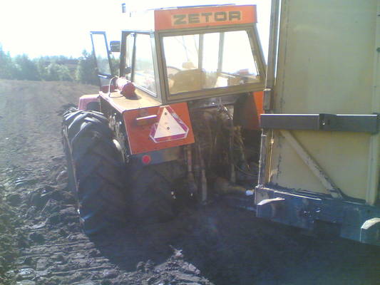 zetor crystal 12045
aamun upotus. ne rengit
Avainsanat: zetor