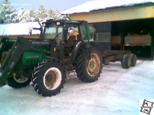 Valtra 6550ht +RAUTA vaihtolava kärry
kävin heittääs puhdistamon pas..kuormat komposti kentälle koneen omistajan puolesta
Avainsanat: valtra