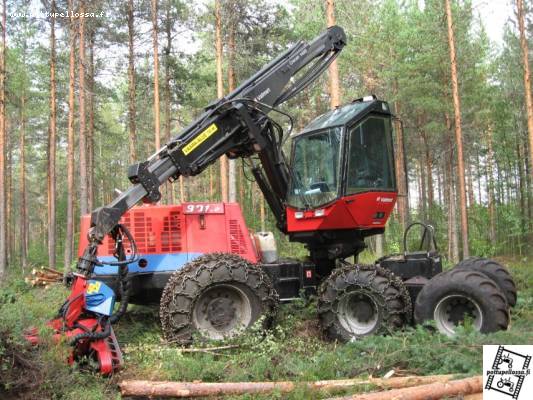 Valmet 901.2
Tämä tuli 911 tilalle.Puomin tukirullan laakerien vaihdossa,siksi nuin kaksin kerroin.
Avainsanat: valmet 901 945