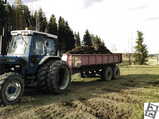 Sonnan ajoa
Maansiirtokärryt ja 6610 ford sonnan ajossa. Enempää ei oikeen pysynyt. Kärryt virolaiset
Avainsanat: sonnan ajo 6610