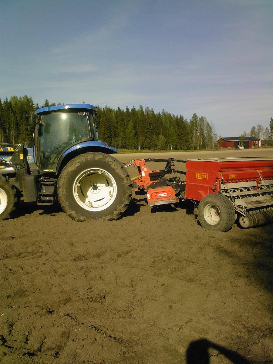 Jyrsin kylvyä
TS135a , Maschio DC-2500 ja Tume KL-250
Toimiva yhdistelmä
