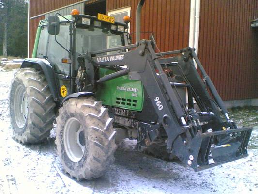 Valtra 6400 '01
Tommonen tuli taloon vuoren vaihtees..
