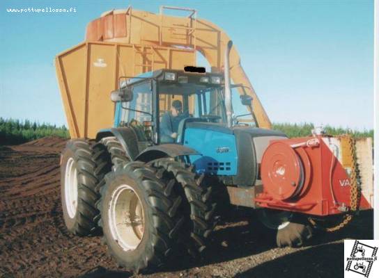 Valtra 6800
Valtra 6800 ja imuri
Avainsanat: valtra 6800