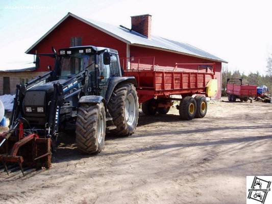 Valtra 6850 HT ja Teko 12tn paskakärry
