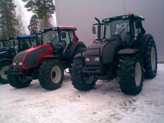 Valtra T151 ja T191 Revolution
Pitihän se nyt käydä tehtaalla nämäkin ihmettelemässä.
Avainsanat: Valtra, Valmet, traktorit T151 T191 Revolution ecopower