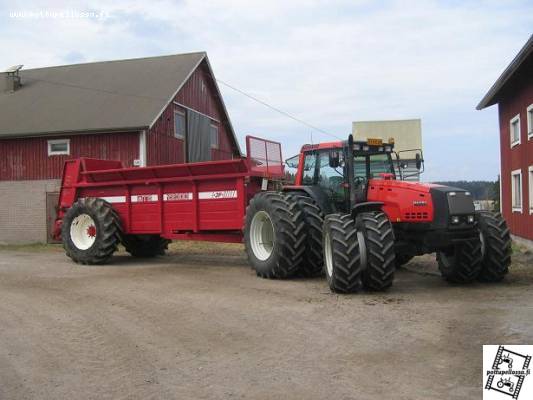 Valtra 8400 ja Jf mts 12000
Lähdössä kevään ensimmäiselle keikalle.
Avainsanat: Valtra 8400 Jf mts