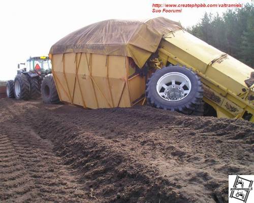 Valtra 8550 ht & mekki
Akseli men poikki
Avainsanat: valtra