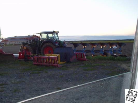 Fendt 916 ja Lemken 6 siipiset aurat
Jotain perspektiiviä,eturenkaat 600/65R34.
Avainsanat: Fendt