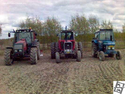 Veturit
Valtra 6550, MF 590, Ford 4610
Avainsanat: Valtra 6550