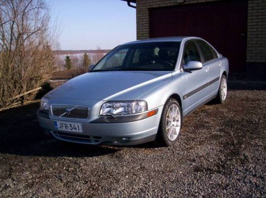 Volvo S80 170hp
Lisätään nyt auto kuviaki kun tällänenkin "osasto" täältä löytyy
