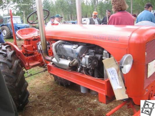 valmet-benz
valmet 20 johon asennettu mersun henkilöauton V8 bensa.  muuta tietoa ei kyseisestä "piikkilangankiristäjästä" ole koska en tunne omistajaa
Avainsanat: valmet 20