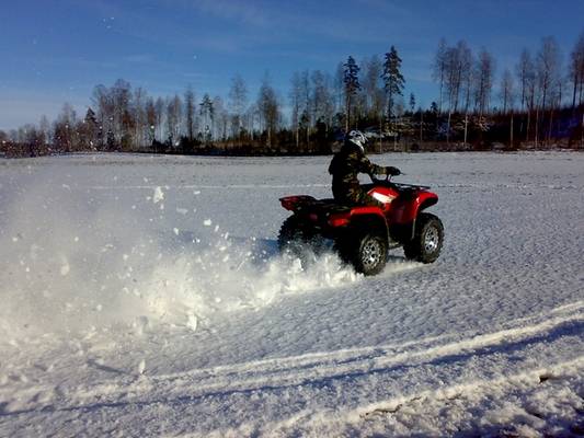 Yamaha Grizzly 700
Lumi saa kyytiä!
Avainsanat: Yamaha Grizzly 700