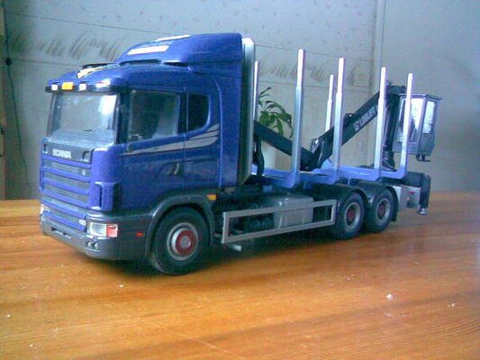 Scania 124G 6x4
Scania 124G 420 puu varustuksella.

Avainsanat: Scania 124G
