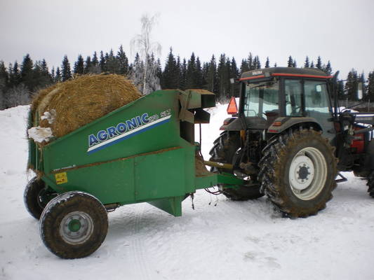 Valmet ja agronic
navetan tyhjennys kalustona 865 sisulainen ja acronicin paalisilppuri
