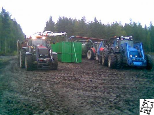 Lietteen ajoa
11m3, 15m3, 20m3 kärryt, 75m3 kontti, V 8050 ,V 8550 ,MF 8160 keväisessä lietteen ajossa...
Avainsanat: kontti