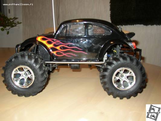 Kyoshon BajaBeetle QRC
Joo, tuollasella ajelin kesän.
Neliveto, suunnanvaihto ja sähkästartti kuuluvat tämän mallin vahvuuksiin.
Avainsanat: kyosho qrc baja beetle